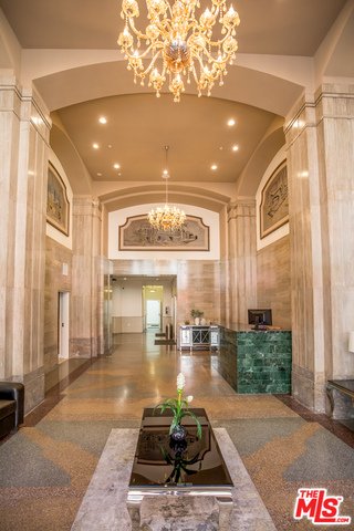 939 S Broadway #811