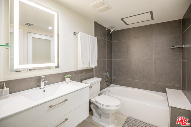 939 S Broadway #811
