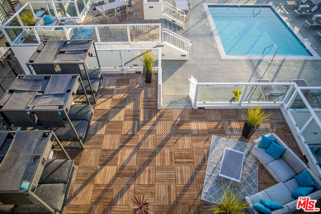939 S Broadway #811