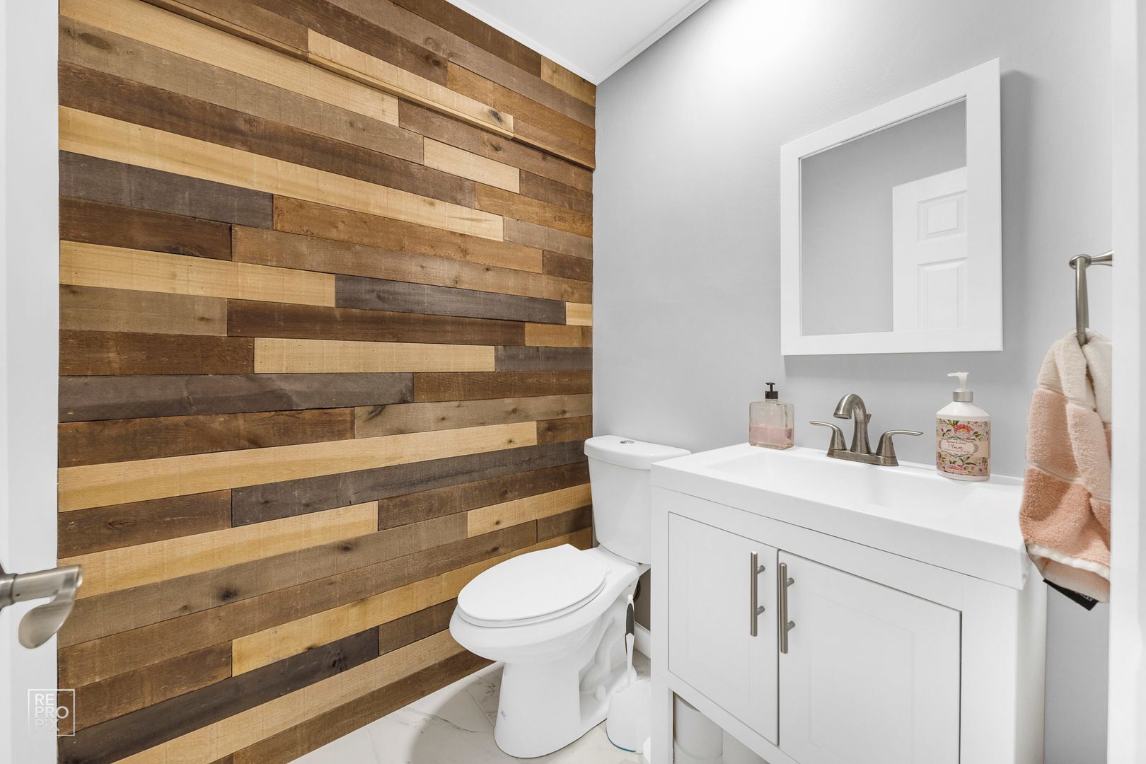 729 W Touhy Avenue #2F Chicago, IL 60645