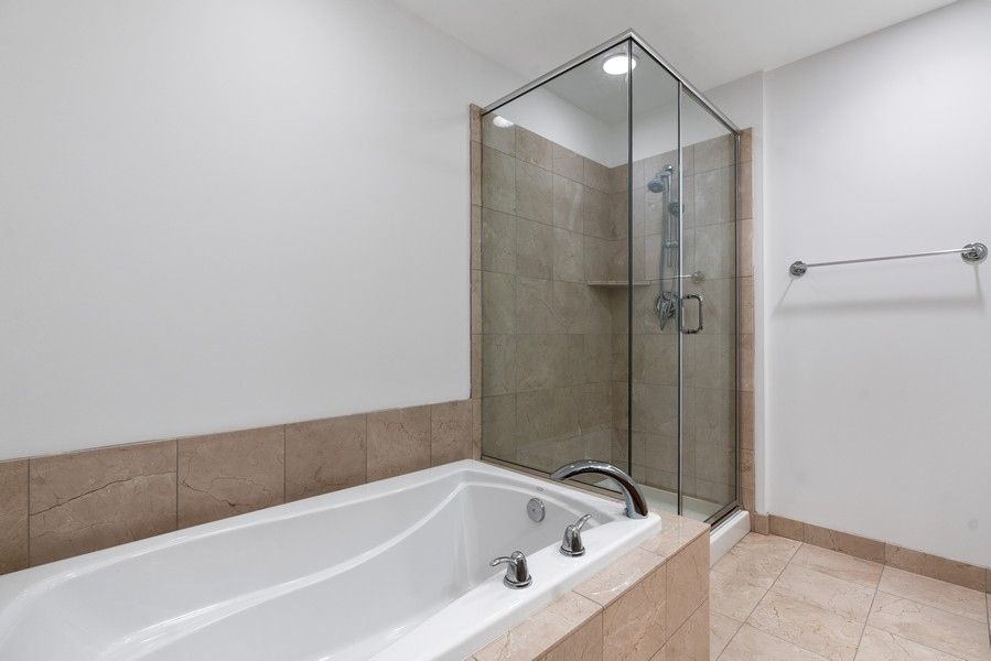 600 N Lake Shore Drive #1501 Chicago, IL 60611